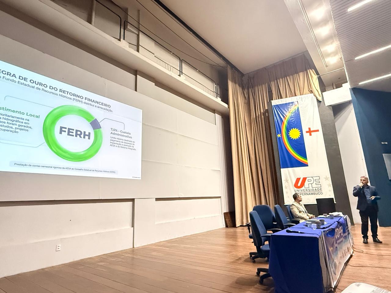 AESA LEVA EXPERIÊNCIA DA PARAÍBA AO CONGRESSO PERNAMBUCANO DE RECURSOS HÍDRICOS